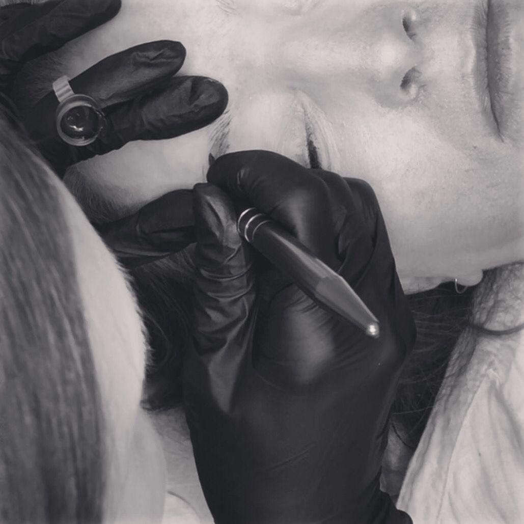Laura microblading